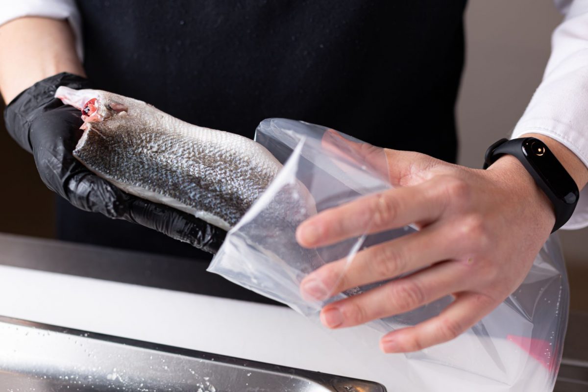 Sea bass fillet with tomato vinaigrette and tangy cauliflower Sous