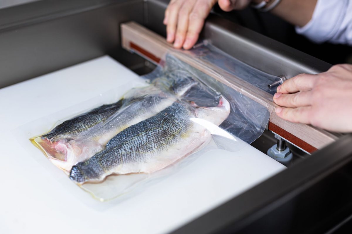 Sea bass fillet with tomato vinaigrette and tangy cauliflower Sous