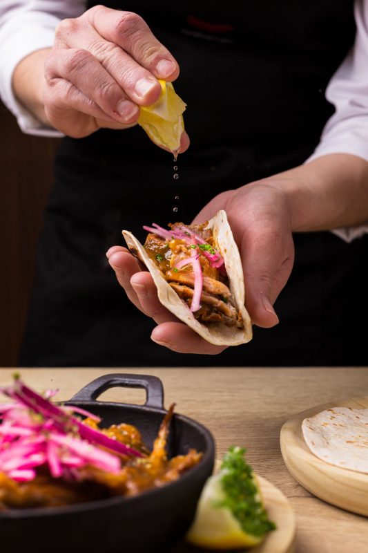 Tacos de costillas adobadas
